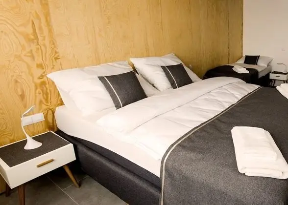 Grand Apartment, Shower