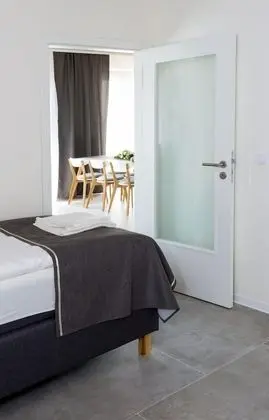 Grand Apartment, Shower