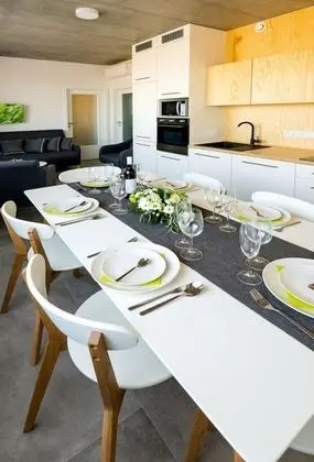 Grand Apartment, Shower