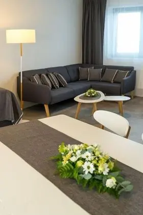 Grand Apartment, Shower