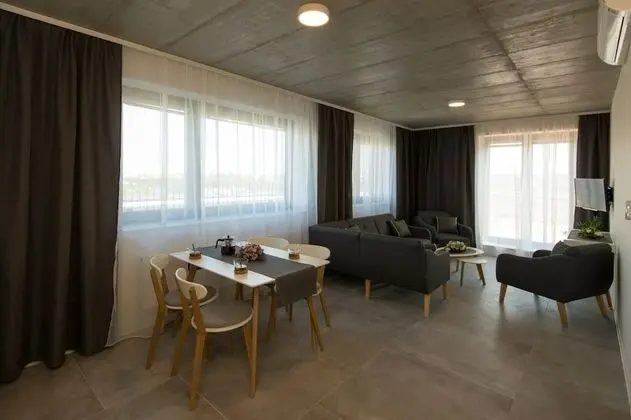 Panoramic Deluxe Apartment, large terrace