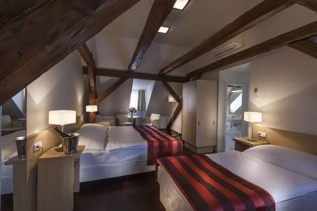 Deluxe Üç Kişilik Oda