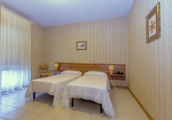 Büyük Yataklı Tek Kişilik Oda