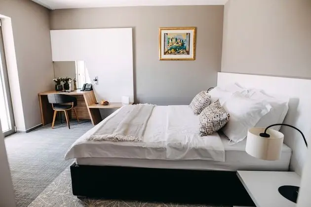 Deluxe Tek Büyük Yataklı Oda, Avlu Manzaralı