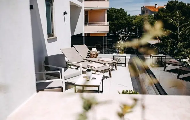 Deluxe Tek Büyük Yataklı Oda, Avlu Manzaralı