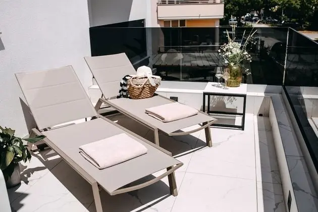 Deluxe Tek Büyük Yataklı Oda, Avlu Manzaralı