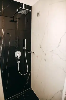 Deluxe Tek Büyük Yataklı Oda, Avlu Manzaralı