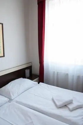 Büyük Yataklı Tek Kişilik Oda