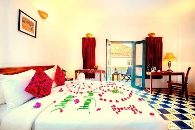 Deluxe Tek Büyük Yataklı Oda, 1 Yatak Odası, Balkon, Havuz Manzaralı