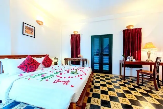 Deluxe Tek Büyük Yataklı Oda, 1 Yatak Odası, Balkon, Havuz Manzaralı
