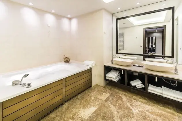 Luxury Süit, Sıcak Su Küveti