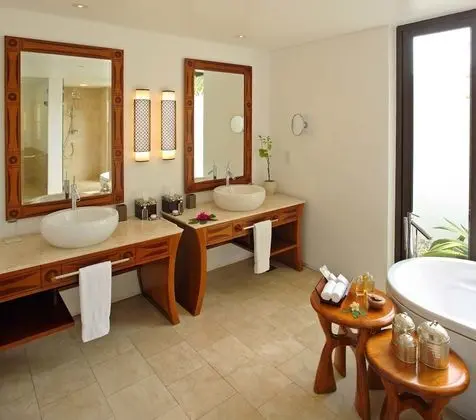 Luxury Garden Pool Villa