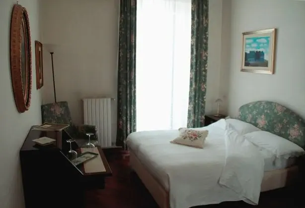 Comfort Tek Büyük Yataklı Oda, Banyolu/Duşlu, Avlu Manzaralı