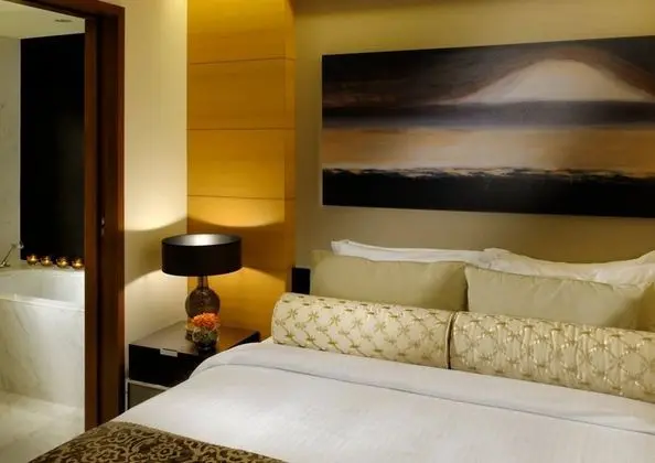 Deluxe 1BR Suite