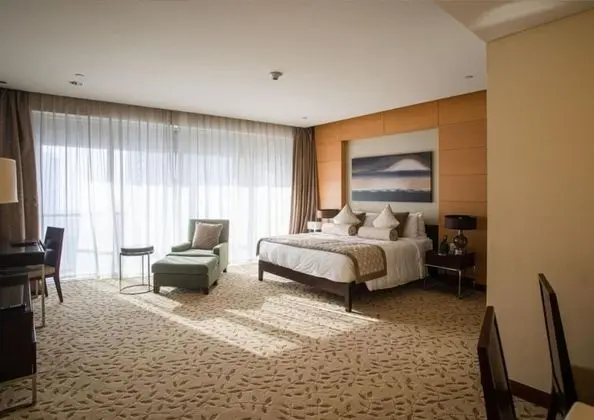 Deluxe 1BR Suite