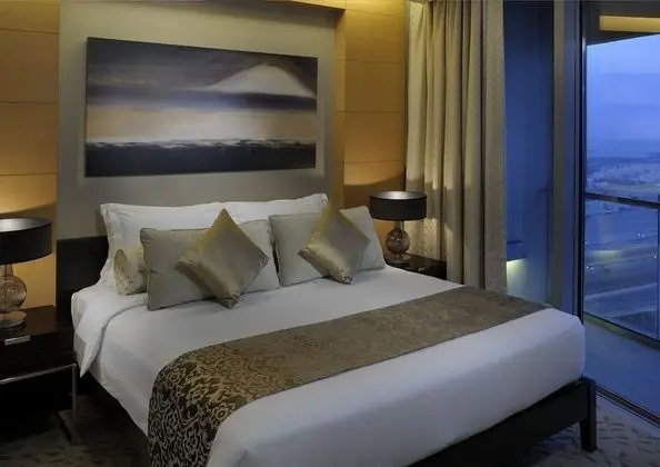 Deluxe 1BR Suite