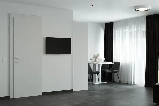 Black Suite Apartment