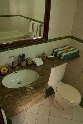 Süit, 3 Yatak Odası (1 Double & 2 Single Beds)