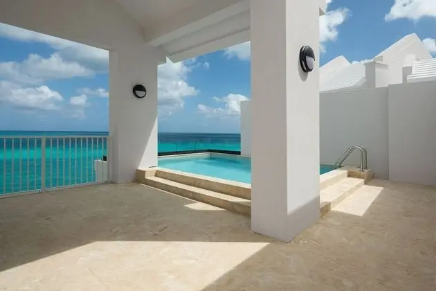 3 Bedroom Penthouse Residence, Ocean Front, Infinity Pool 1 Bedroom Residence +1 King Bed +1 Queen