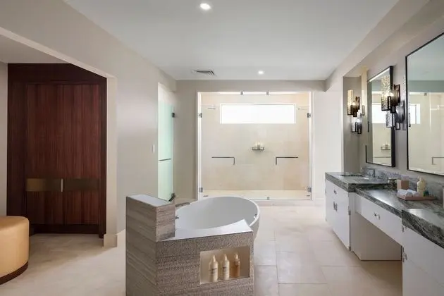 3 Bedroom Penthouse Residence, Ocean Front, Infinity Pool 1 Bedroom Residence +1 King Bed +1 Queen