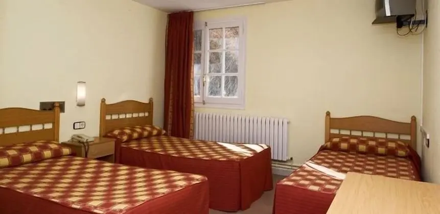 Üç Kişilik Oda