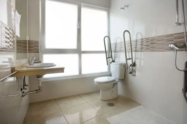 Tek Büyük Yataklı Oda, Ortak Banyo