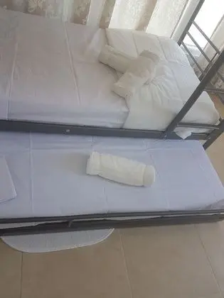 Üç Kişilik Oda, Ortak Banyo