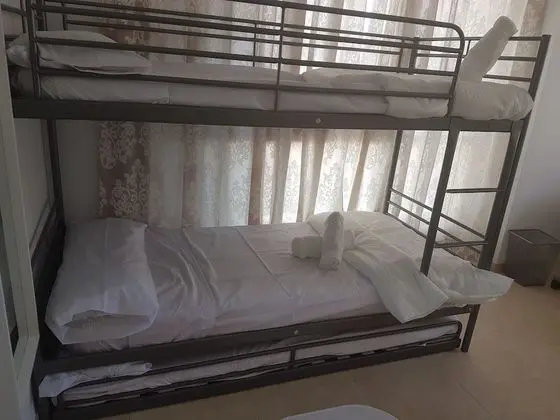 Üç Kişilik Oda, Ortak Banyo