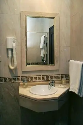 Üç Kişilik Oda