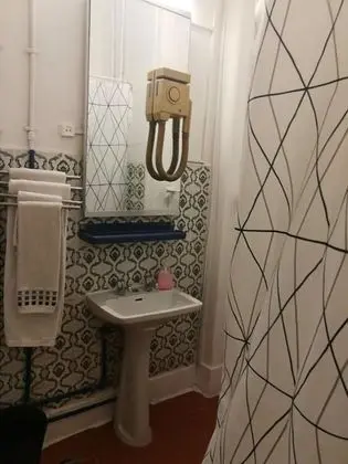 Tek Büyük veya İki Ayrı Yataklı Oda, Ortak Banyo