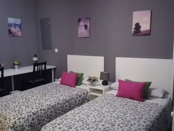 İki Ayrı Yataklı Oda, Ortak Banyo