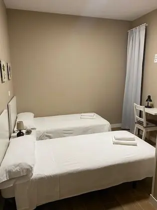 İki Ayrı Yataklı Oda, Ortak Banyo