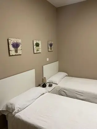 İki Ayrı Yataklı Oda, Ortak Banyo