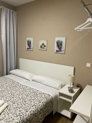 İki Ayrı Yataklı Oda, Ortak Banyo