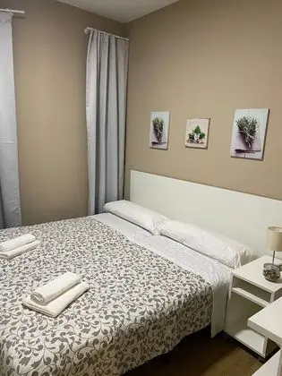 İki Ayrı Yataklı Oda, Ortak Banyo