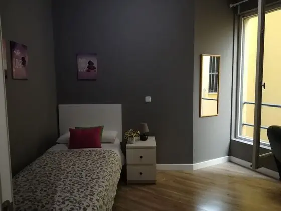 Tek Kişilik Oda, Ortak Banyo
