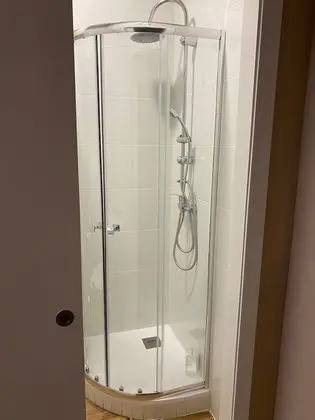 Tek Kişilik Oda, Ortak Banyo