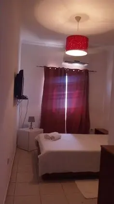 Oda, 1 Büyük (Queen) Boy Yatak