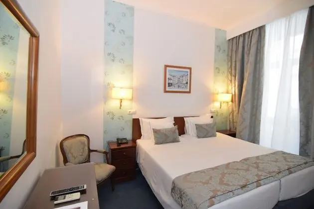 Standard Tek Büyük veya İki Ayrı Yataklı Oda