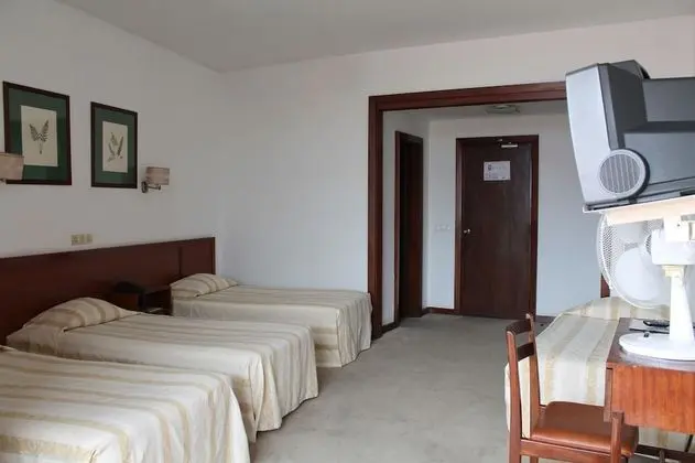 Üç Kişilik Oda
