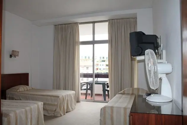 Üç Kişilik Oda