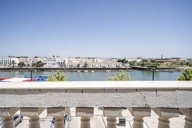 Tek Büyük veya İki Ayrı Yataklı Oda, Nehir Manzaralı
