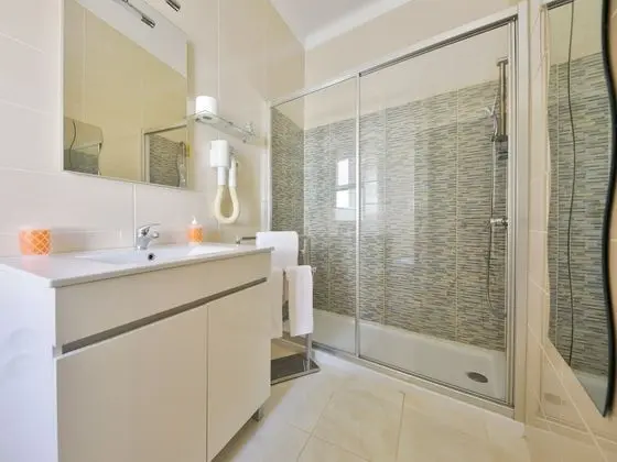 İki Ayrı Yataklı Oda, Özel Banyo