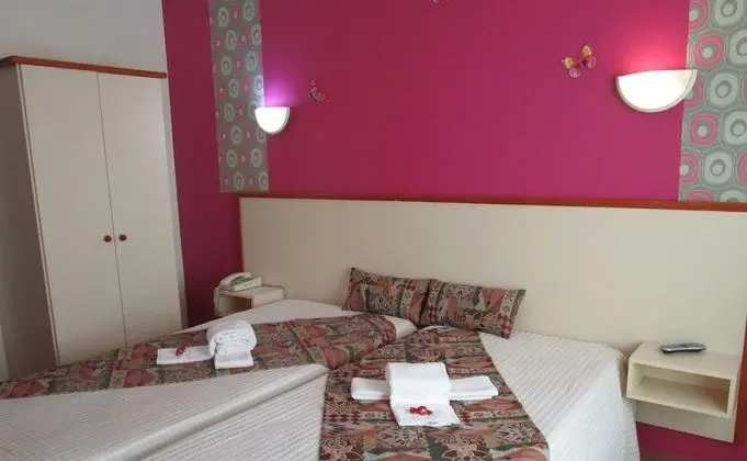 Basic İki Ayrı Yataklı Oda