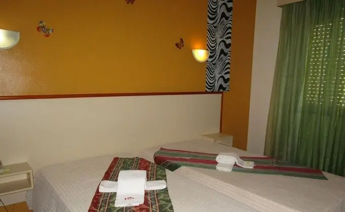 Basic İki Ayrı Yataklı Oda