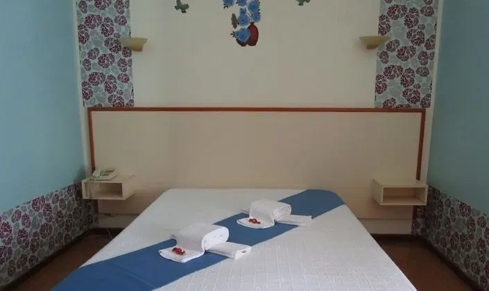 Basic Tek Büyük Yataklı Oda