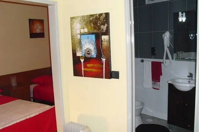 Üç Kişilik Oda