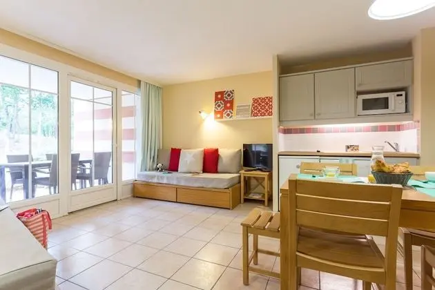 Apartment 5 people - 1 bedroom - Terrace or balcony - Pool view