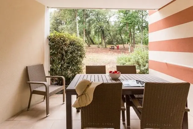 Apartment 5 people - 1 bedroom - Terrace or balcony - Pool view