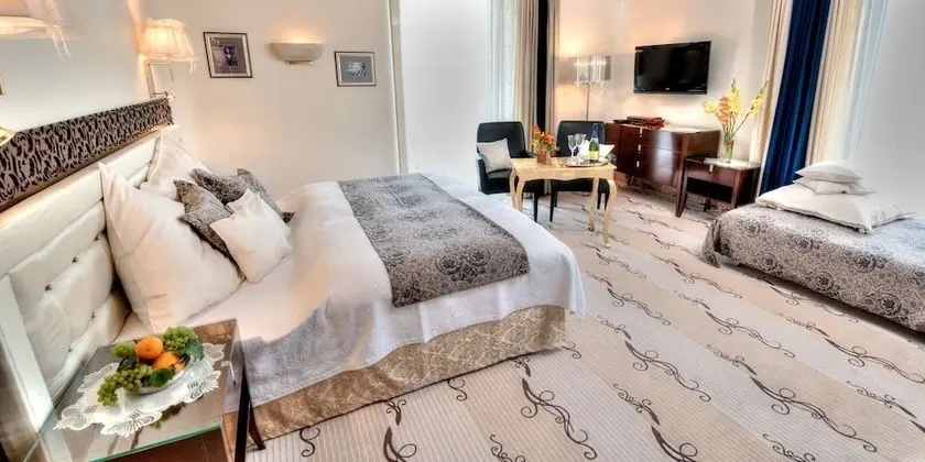 Deluxe Tek Büyük Yataklı Oda, Balkon, Dağ Manzaralı